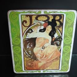 Ancienne bo&icirc;te publicitaire mucha