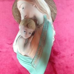 Sculpture murale religieuse vintage repr&eacute;sentant la Vierge &agrave; l'Enfant