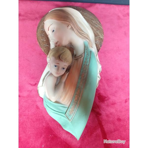 Sculpture murale religieuse vintage repr�sentant la Vierge � l'Enfant
