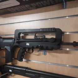 FAMAS F1 AEG cybergun