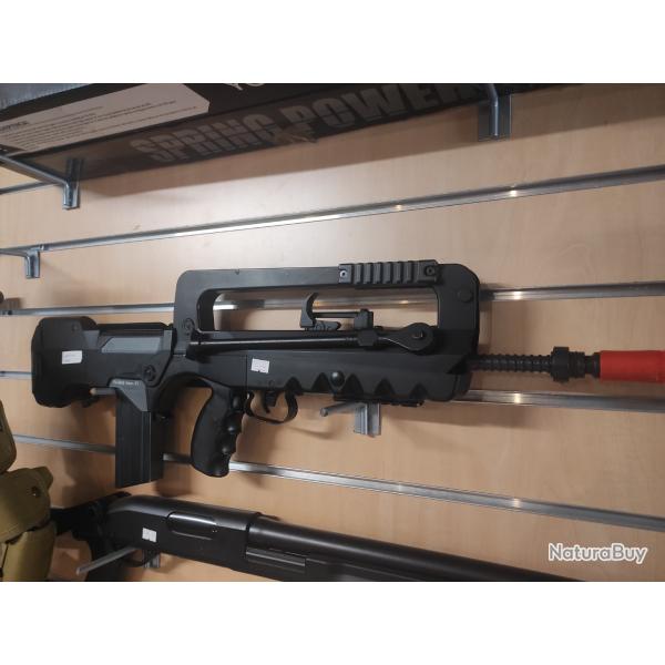 FAMAS F1 AEG cybergun