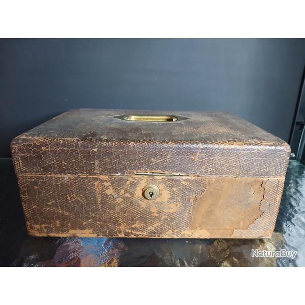 tr�s joli coffret en cuir et laiton " Parkins & Gotto Manufacturers Oxford St London "