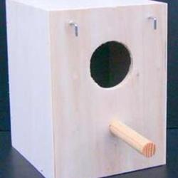 NID PERRUCHE BOIS AVEC PERCHOIR 14.5X14.5X22CM