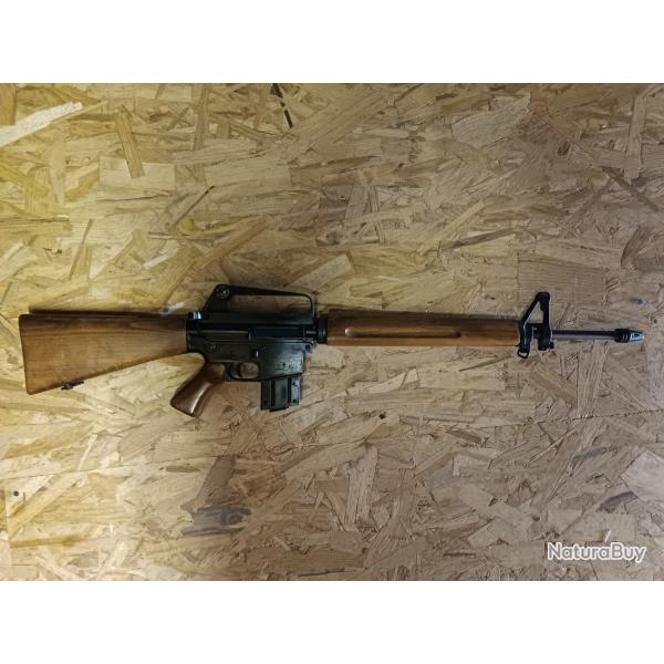 Armi Jager AP74 .22 LR avec garnitures bois � Souci d'�jection (�jecteur � revoir)