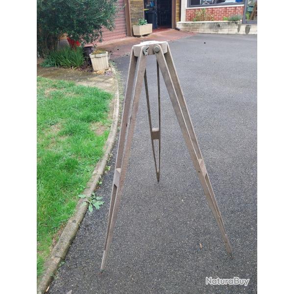 Pied pour appareil photo ou autre longue vue vintage