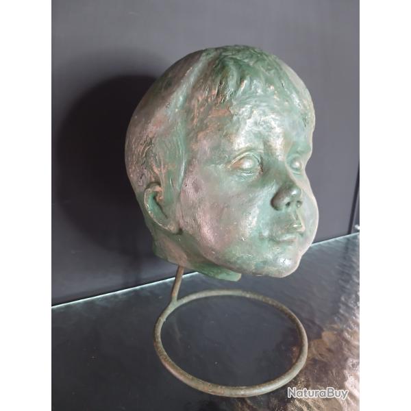 Buste de t�te d'enfant de  H�ly (1937-2009)