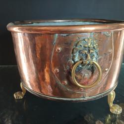 Cache-pot ou jardini&egrave;re ancienne en cuivre et laiton
