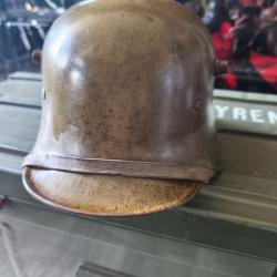 Casque allemand Premi&egrave;re guerre mondiale pur jus stahlhelm mod&egrave;le 1916 complet marquer R235