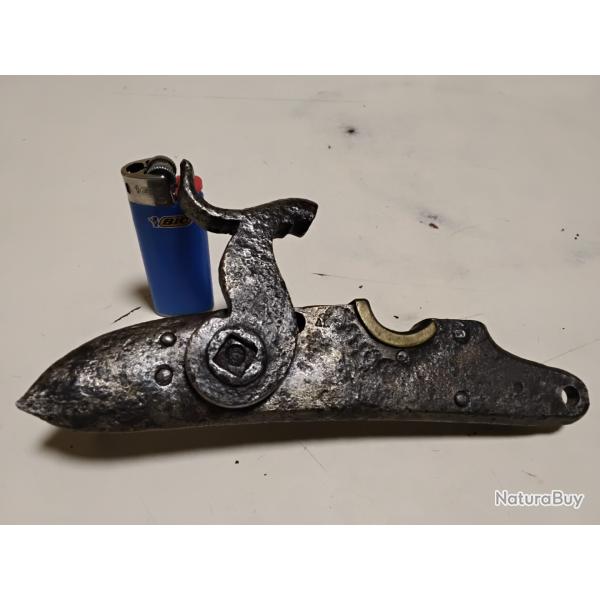 Ancienne platine silex modifi�e percussion. Pour pi�ces.