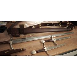 Vends &eacute;p&eacute;e accolade templiere aiguis&eacute;e avec fourreau