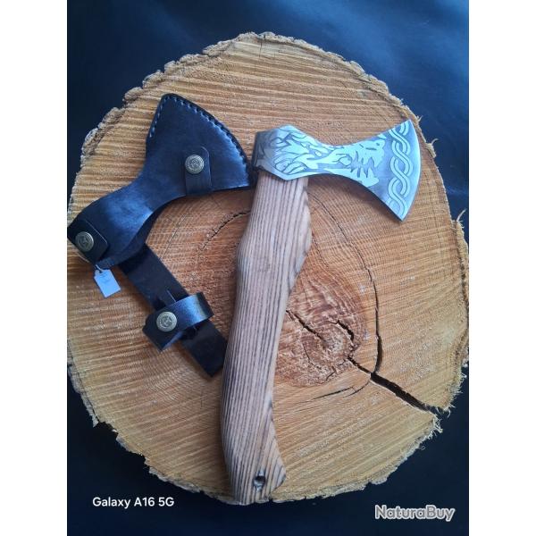 H1 - Hache style Viking - Manche bois - �tui cuir