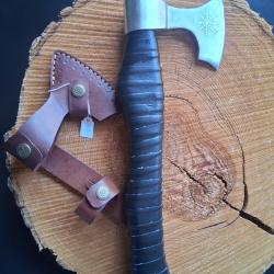 H2 - Hache style Viking - Manche gain&eacute; cuir - &Eacute;tui cuir