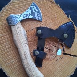 H3 - Hache style Viking - Manche bois clair - &Eacute;tui cuir
