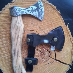 H4 - Hache style Viking - Manche bois clair - &Eacute;tui cuir