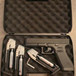 Umarex Glock 17 Gen5 CO2 diabolo/plombs en parfait &eacute;tat avec 3 chargeurs, mallette et cartouches CO2