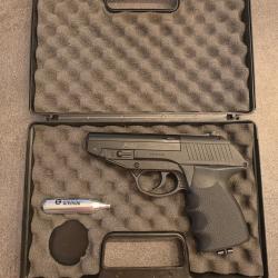 Gamo P 23 avec malette. Pistolet CO2 billes en tres bon etat et parfaitement fonctionnel.