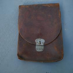 Porte cartes d'officie Fran&ccedil;ais WW2 en cuir fauve &agrave; restaurer