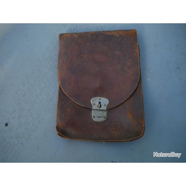 Porte cartes d'officie Fran�ais WW2 en cuir fauve � restaurer