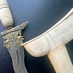 SUPERBE KRISS INDONESIEN DES ANNEES 20 AVEC UNE TRES BELLE LAME SERPENTINE, KERIS, ASIE