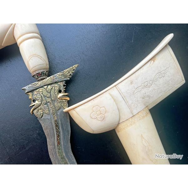 SUPERBE KRISS INDONESIEN DES ANNEES 20 AVEC UNE TRES BELLE LAME SERPENTINE, KERIS, ASIE