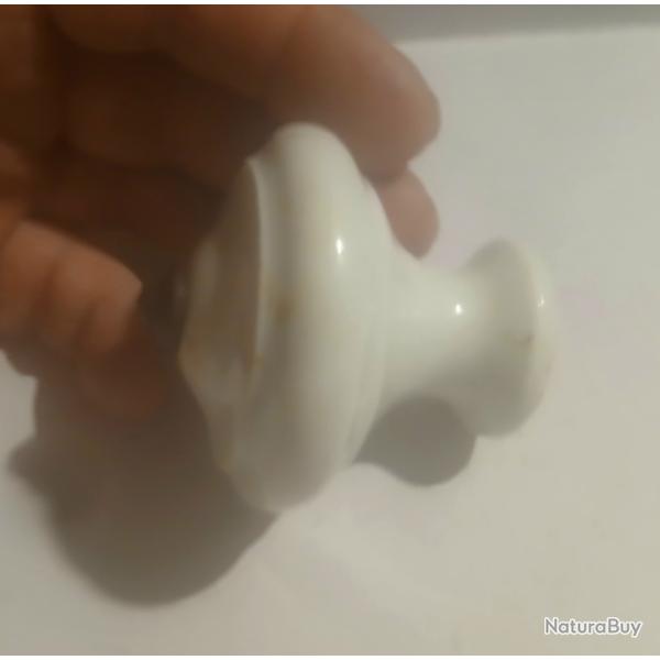 ANCIENNE POIGN�E DE TIROIR OU PORTE EN PORCELAINE