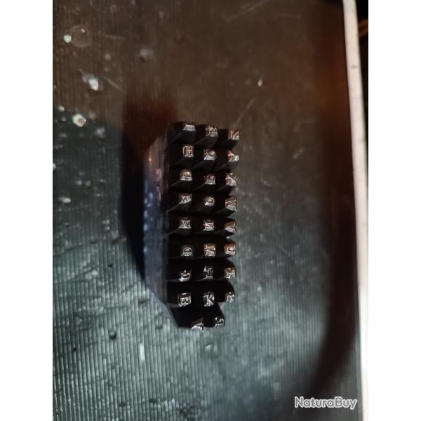 Lettre a frapper ancienne armurier 4mm  police ancienne