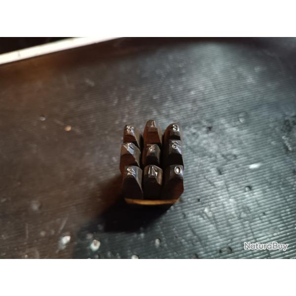 Chiffres a frapper ancien armurier 5 mm  police ancienne