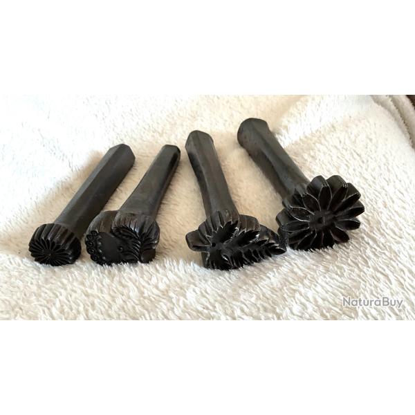 Lot de 4 poin�ons /�tampes/matrices anciens en acier aux motifs floraux