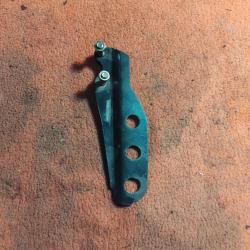Support attache harnais d&eacute;broussailleuse Robin NB411
