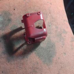 Capot couvercle prot&egrave;ge moteur d&eacute;broussailleuse Robin NB411
