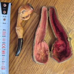 Belle petite pipe animaliere fin 19&egrave;me,  serre d aigle. Avec &eacute;tui.