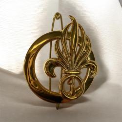 Insigne de b&eacute;ret l&eacute;gion &eacute;trang&egrave;re 1er R.E.G (R&eacute;giment Etranger de g&eacute;nie Laudun)(dor&eacute;)