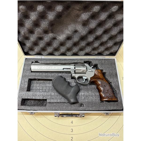 Revolver Taurus model 970 TRACKERCal 22LR