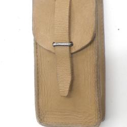 n&eacute;cessaire de pistolet-mitrailleur MAT 49
