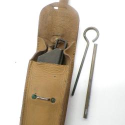 n&eacute;cessaire de pistolet-mitrailleur MAT 49