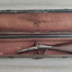 Tr&egrave;s ancien coffret en bois contenant un fusil 16 &agrave; broche dans son jus sorti de grenier