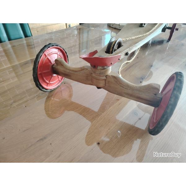 Auto skiff,En bois elle � 110ans