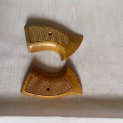 Lot 12 paires de plaquettes de crosse revolver