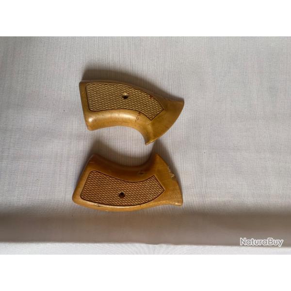 Lot 12 paires de plaquettes de crosse revolver
