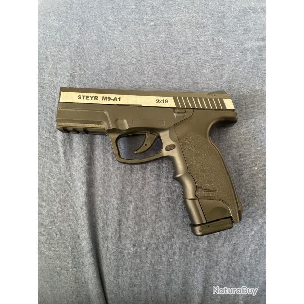 Pistolet Steyr M9-A1 Gen 3 calibre 9x19 mm en excellent �tat. Quasiment jamais utilis�.