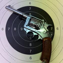 Revolver r&eacute;glementaire 1892 Manufacture d'arme de ST ETIENNE cal 8MM LEBEL
