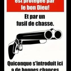 Panneau de protection N/R - Prot&eacute;g&eacute;e par le bon dieu et par un fusil de chasse