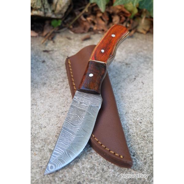 Couteau Skinner Lame Acier Damas 256 Couches Manche 2 Bois Etui Simili Cuir Fabric Artisanale 001
