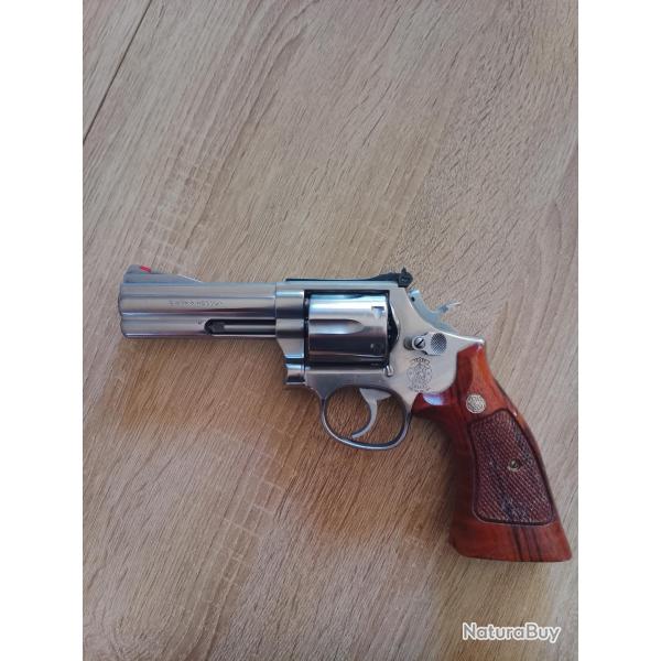 Smith & Wesson 686 - 3  357 MAGNUM