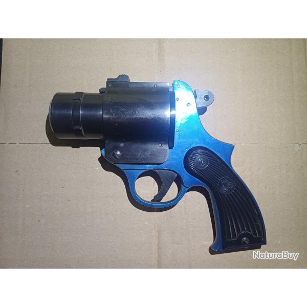 Pistolet lance fus�es M.A.B 62 40 mm