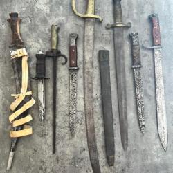 Lot de sabres et de ba&iuml;onnettes