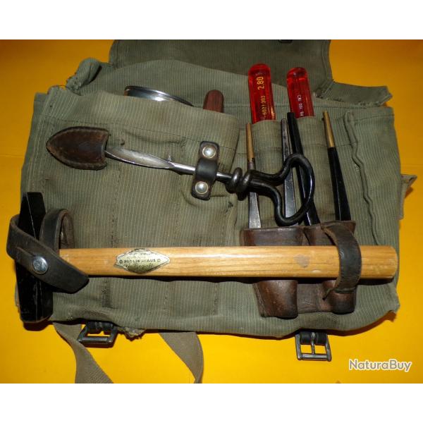 ARMEE SUISSE :  TROUSSE A OUTILS COMPLETE POUR ARTIFICIER , NOMBREUX OUTILS , BON  ETAT VOIR PHOTOS