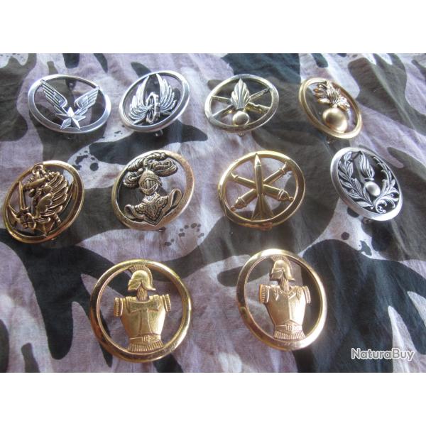 LOT 10 INSIGNES MILITAIRES DE BERET TOUS DIFFERENTS LOT B