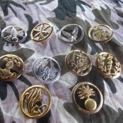 LOT 10 INSIGNES MILITAIRES DE BERET TOUS DIFFERENTS LOT D