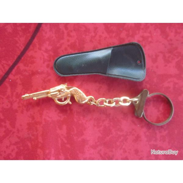 PORTE CLE ANCIEN PISTOLET DE COWBOY ETUI VERT LALANDE ARMURERIE COMPIEGNE